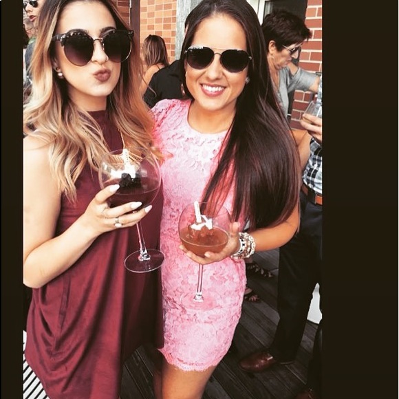 Lace mini dress with open back - Picture 4 of 5